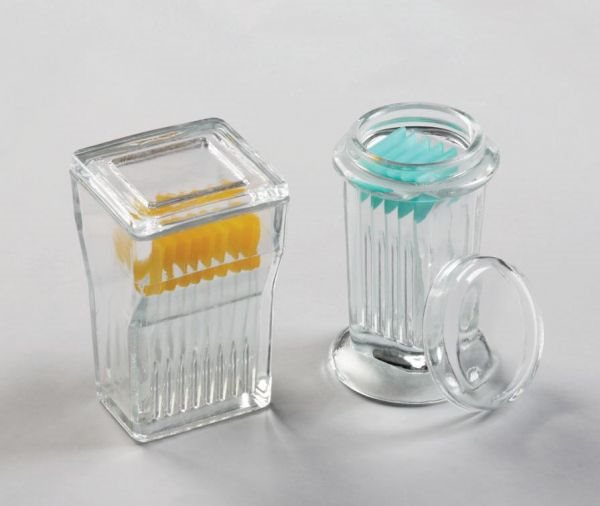 Емкость стеклянная Коплина для окраски микропрепаратов с вертикальной установкой на 5 стекол