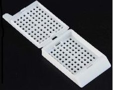 Гистологические кассеты с крышкой, отверстия прямоугольные, белые (250/2000)