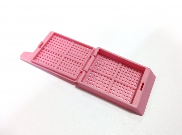 Биопсийные кассеты, с крышкой, маленькие квадратные ячейки, розовые (500\2000)